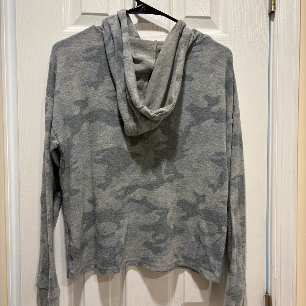 Hippie Rose - size medium camo sweater with hood - Picture 2 of 3